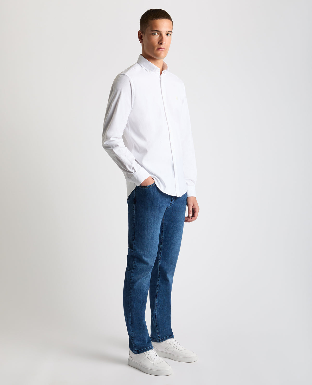Man wearing a white Tapered Fit Oxford Cotton Shirt