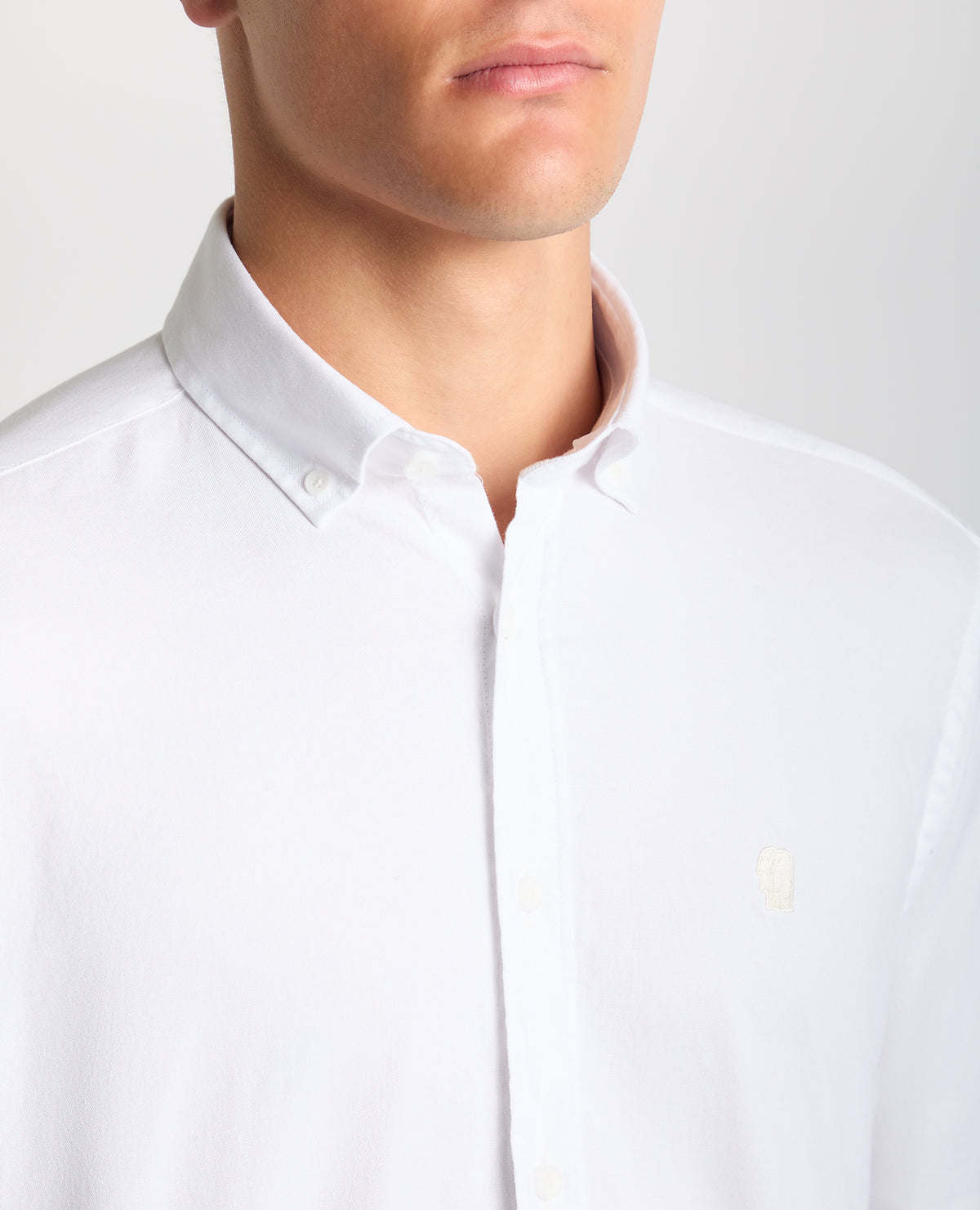 Man wearing a white Tapered Fit Oxford Cotton Shirt