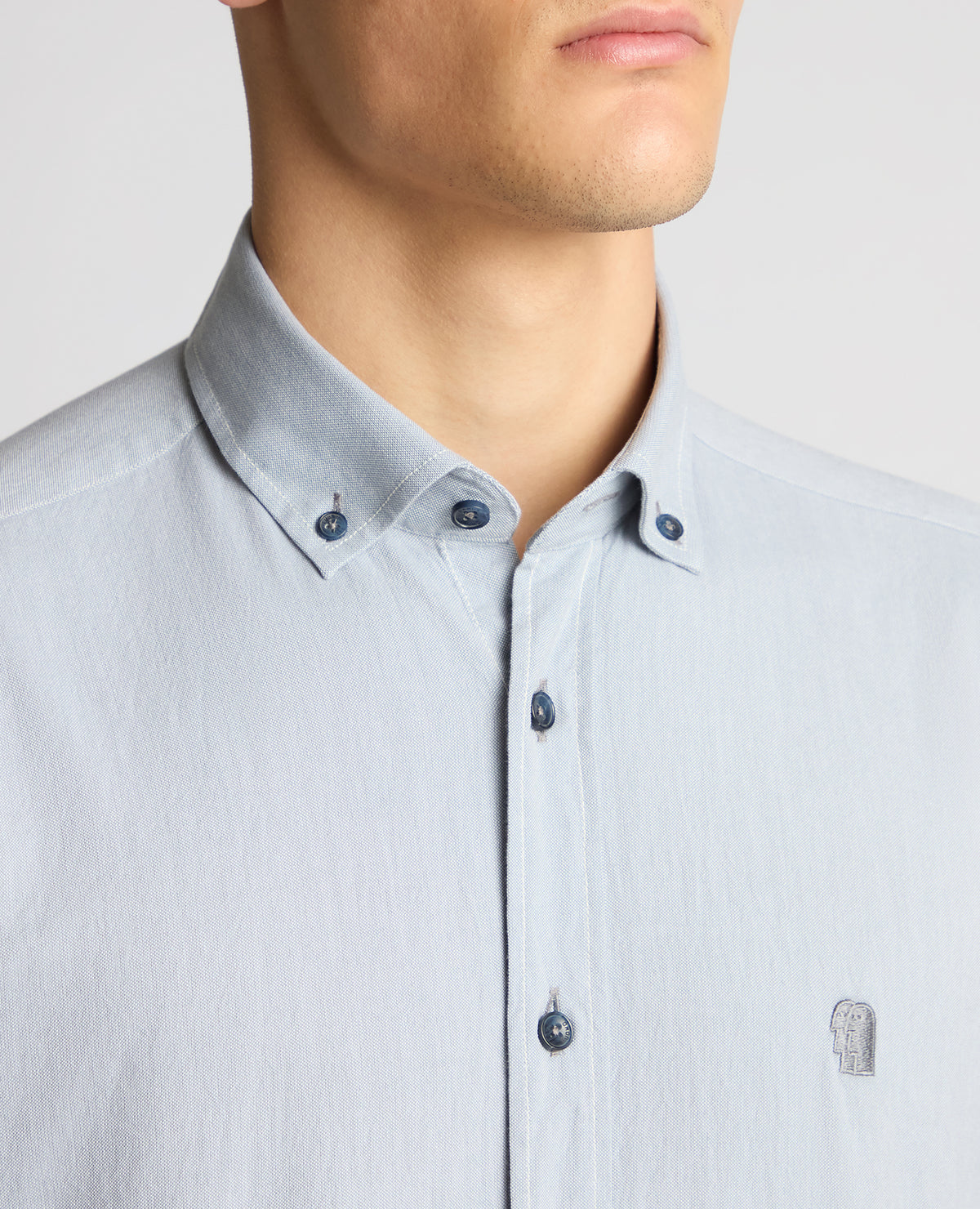 Man wearing a Grey casual shirt