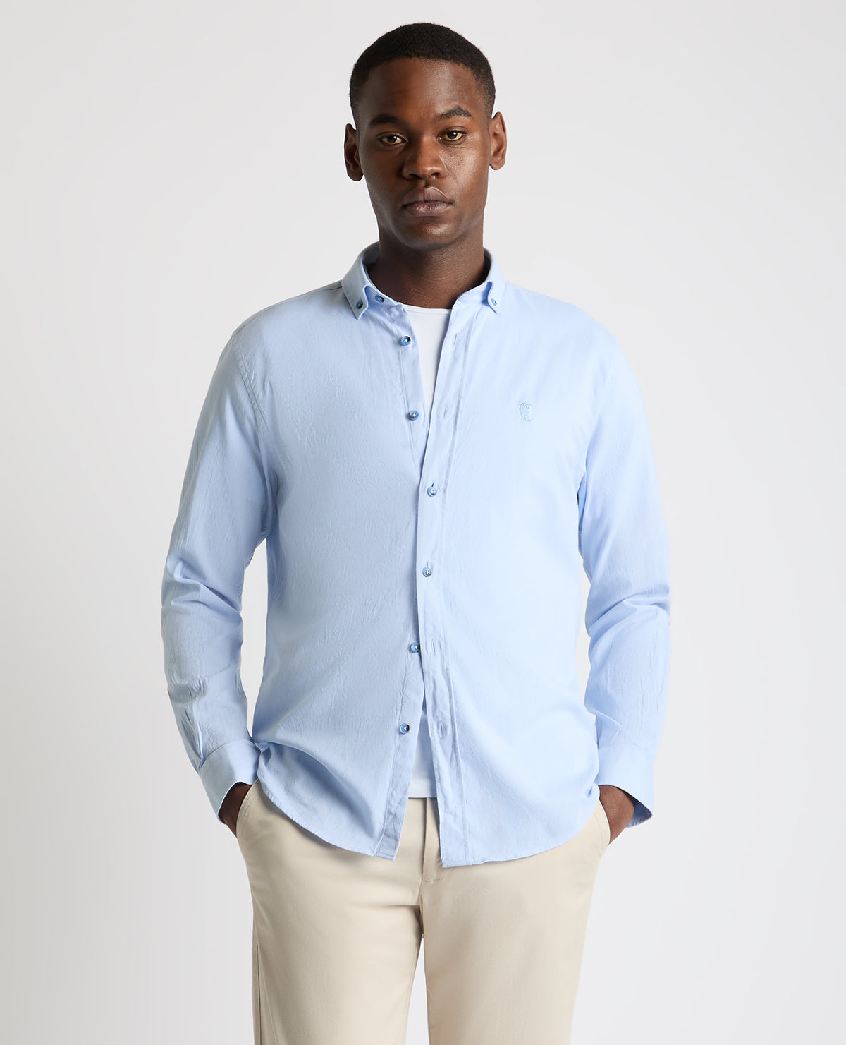 Man wearing a blue Tapered Fit Oxford Cotton Shirt