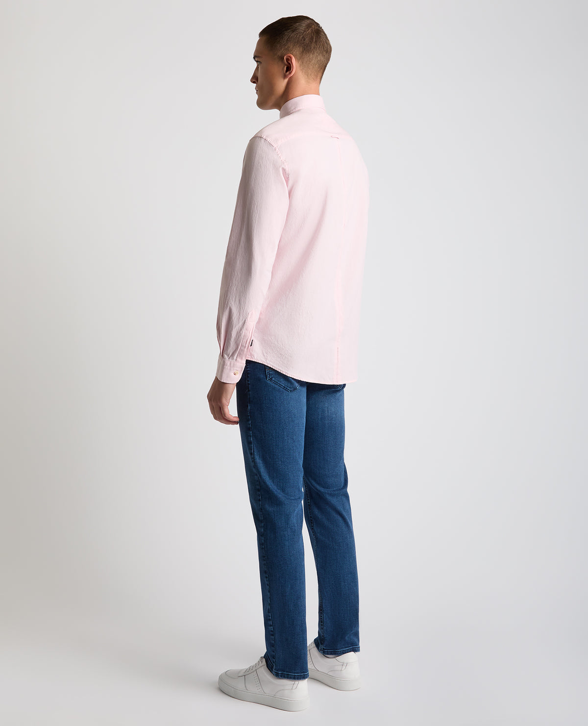 Man wearing a pink Tapered Fit Oxford Cotton Shirt