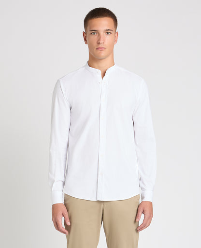 Man wearing a White casual shirt