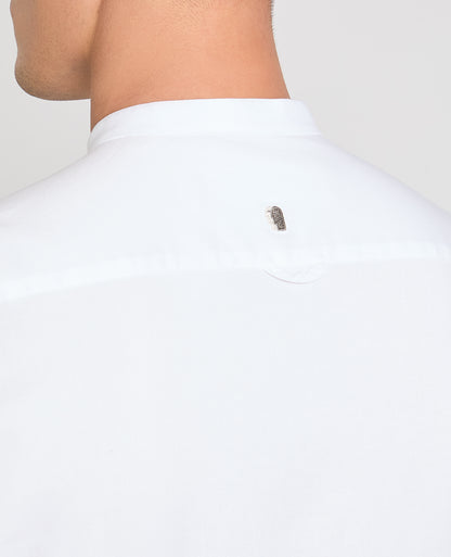 Man wearing a White casual shirt