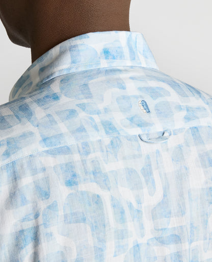 Man wearing a blue Slim Fit Printed Short-Sleeve Shirt