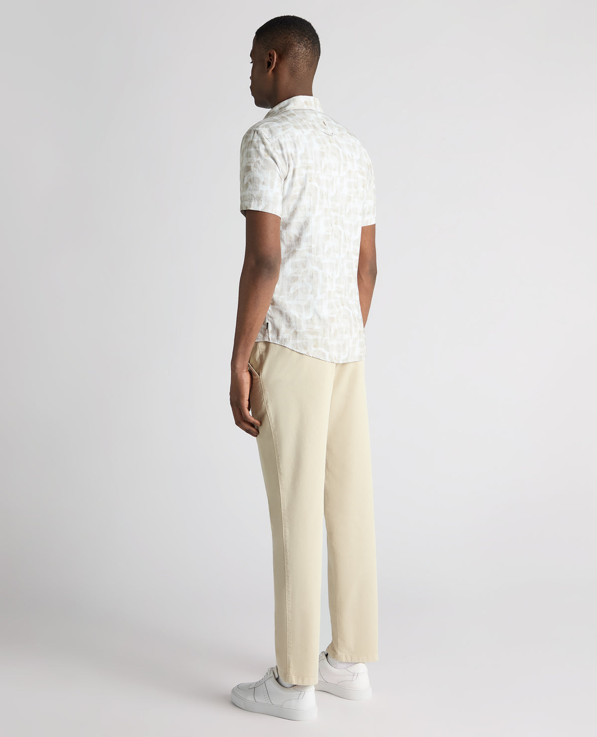 Man wearing a sand Slim Fit Printed Short-Sleeve Shirt