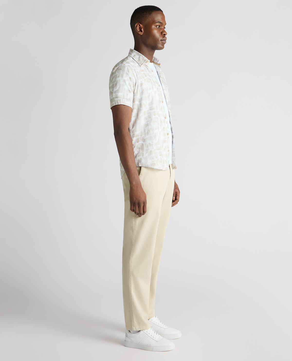 Man wearing a sand Slim Fit Printed Short-Sleeve Shirt
