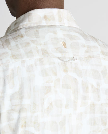 Man wearing a sand Slim Fit Printed Short-Sleeve Shirt