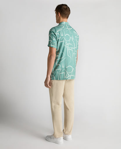 Man wearing a green Relaxed Fit Linen-Blend Abstract Print Shirt