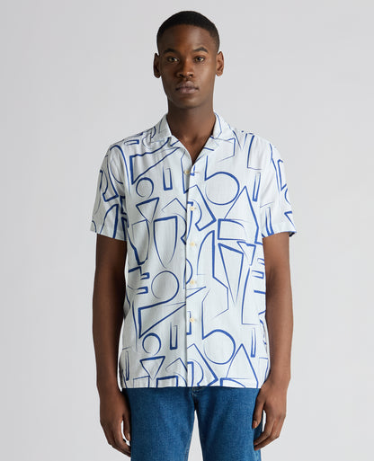 Man wearing a blue Relaxed Fit Linen-Blend Abstract Print Shirt