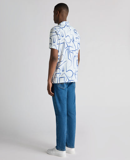 Man wearing a blue Relaxed Fit Linen-Blend Abstract Print Shirt