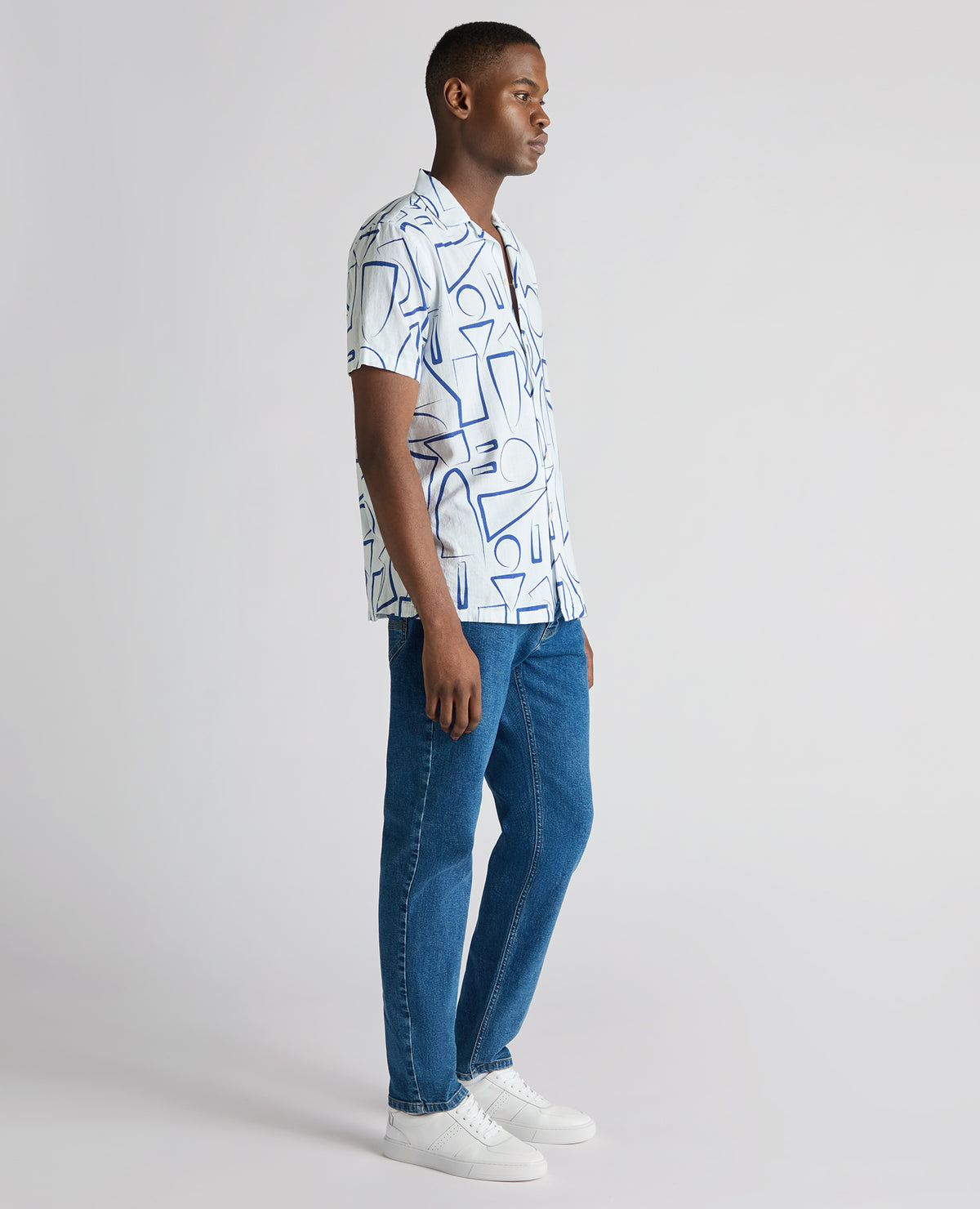 Man wearing a blue Relaxed Fit Linen-Blend Abstract Print Shirt