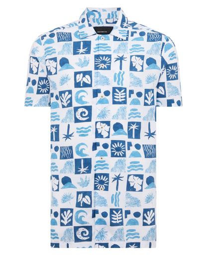 Man wearing a blue Tapered Fit Cotton-Stretch Printed Shirt