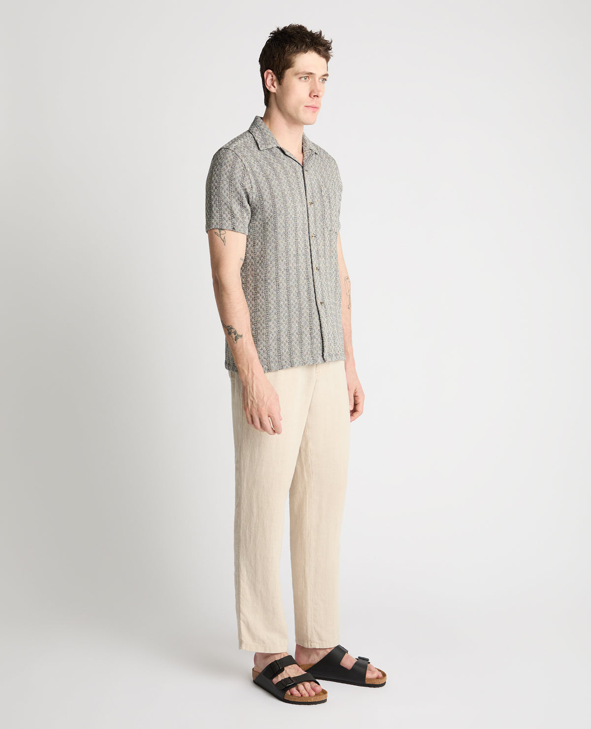 Man wearing a Grey casual shirt