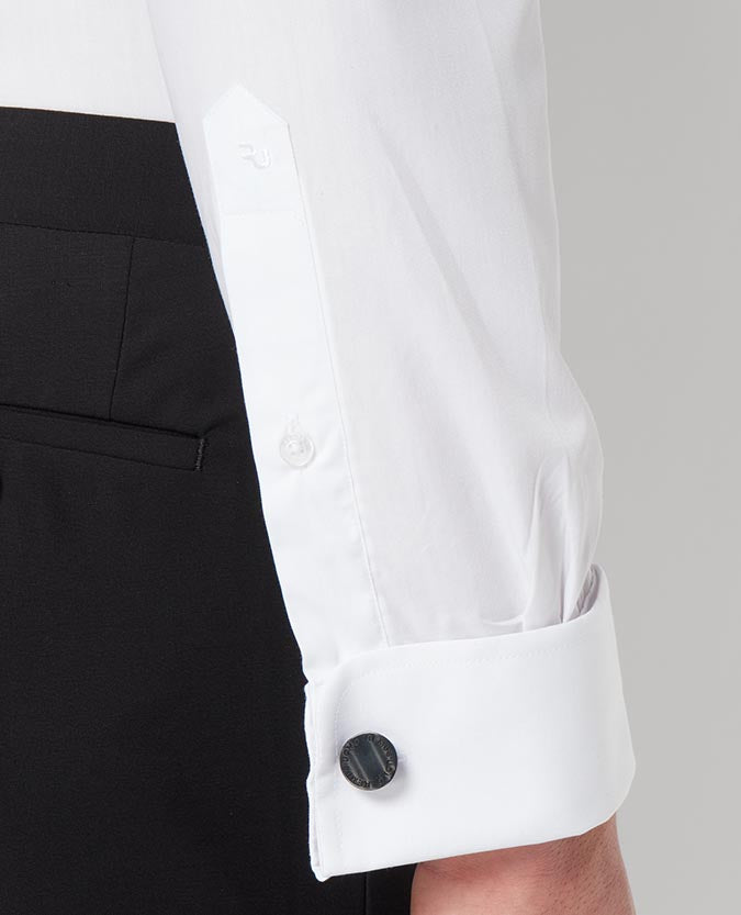 Man wearing a white Slim Fit Cotton-Blend Shirt