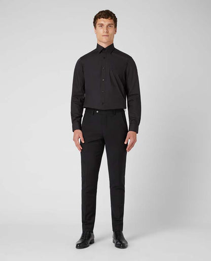 Man wearing a black Relaxed Fit Cotton-Blend Shirt