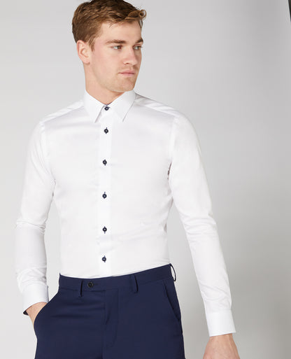 Man wearing a white Slim Fit Cotton-Blend Shirt
