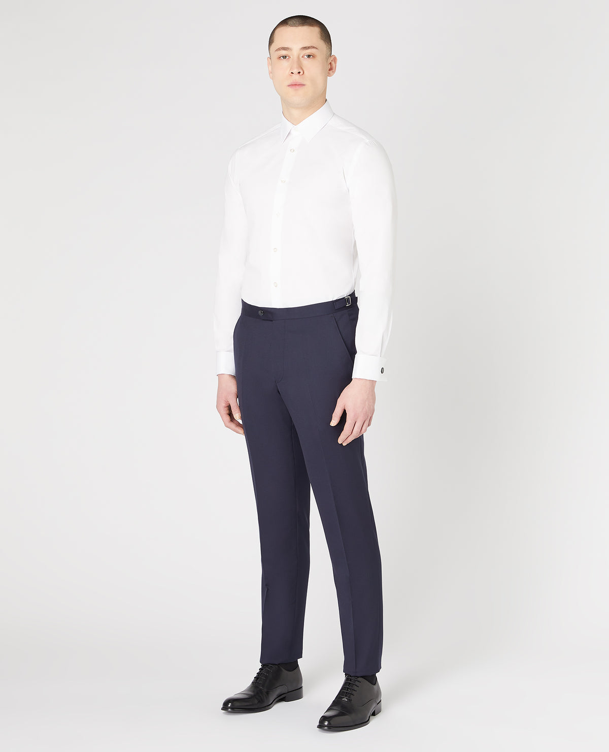 Man wearing a white Slim Fit Cotton-Blend Shirt