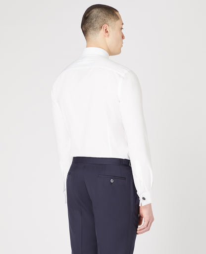 Man wearing a white Slim Fit Cotton-Blend Shirt
