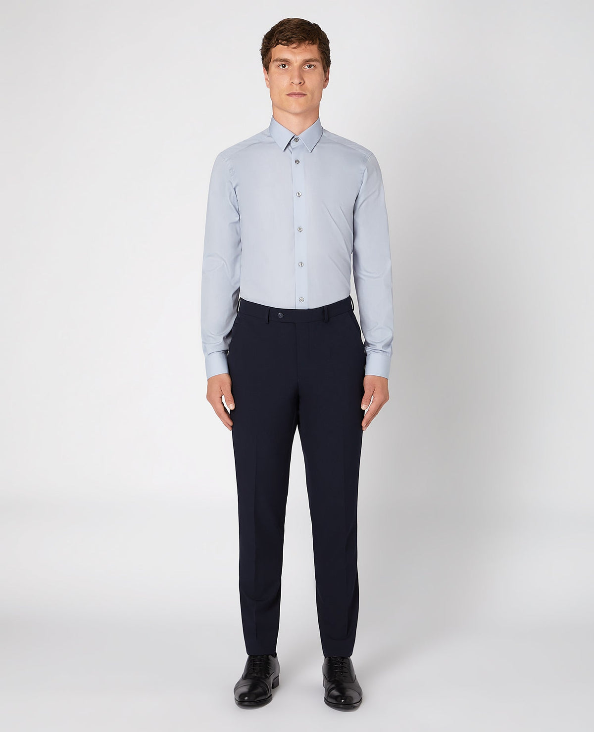 Man wearing a grey Slim Fit Cotton-Blend Shirt