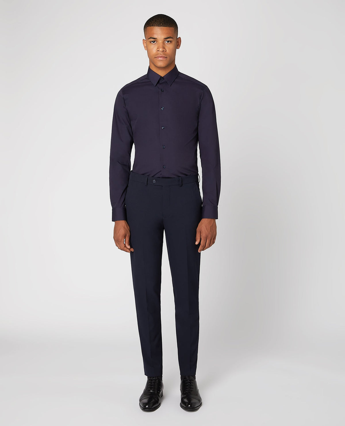 Man wearing a navy Slim Fit Cotton-Blend Shirt