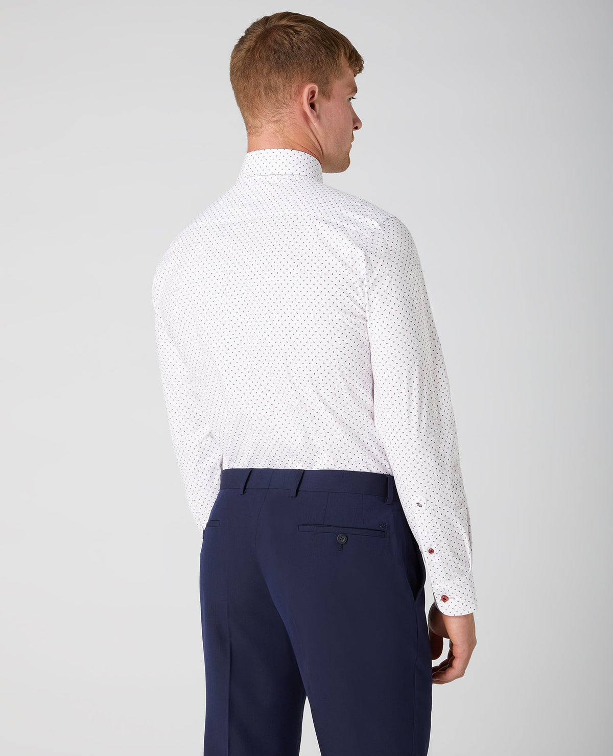 Man wearing a pink Tapered Fit Print Cotton-Blend Stretch Shirt