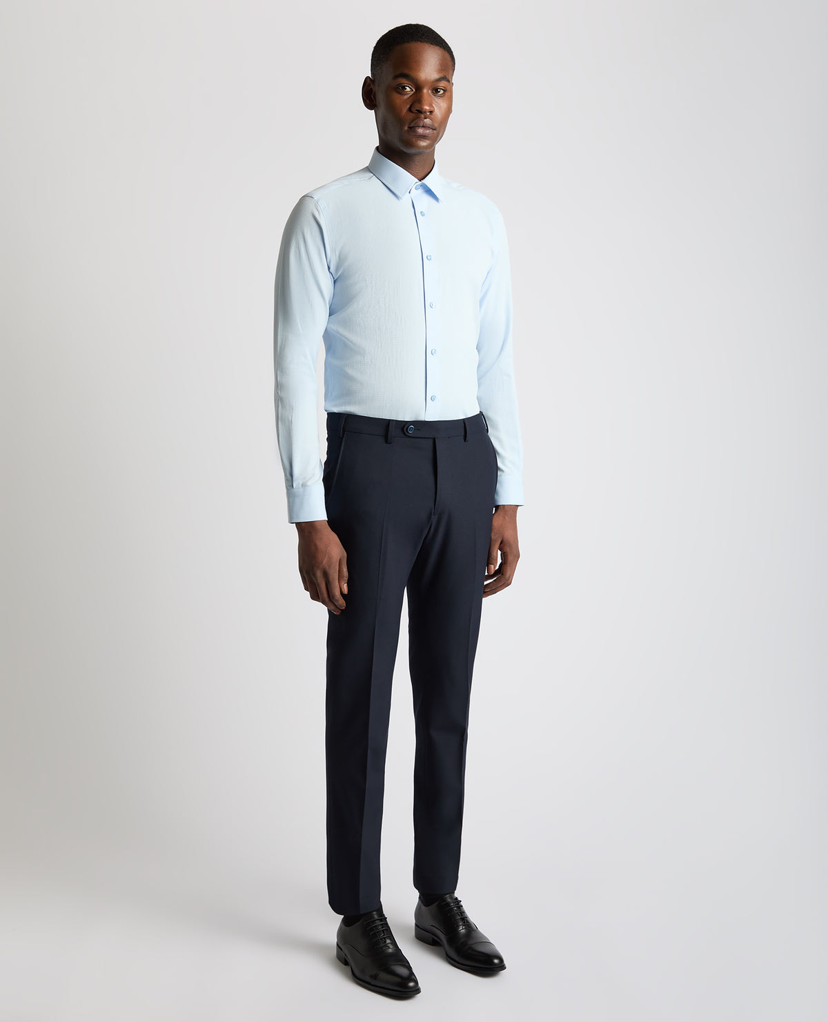 Man wearing a blue Slim Fit Cotton-Blend Shirt