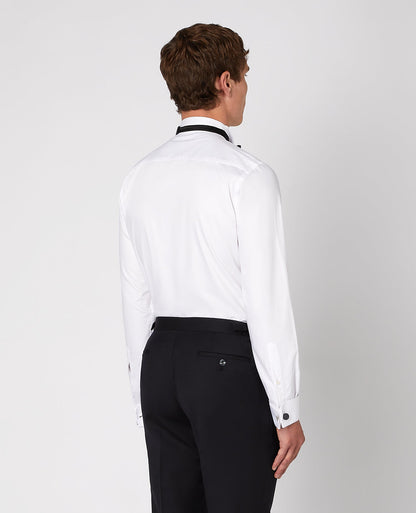 Man wearing a white Tapered Fit Cotton-Bend Shirt