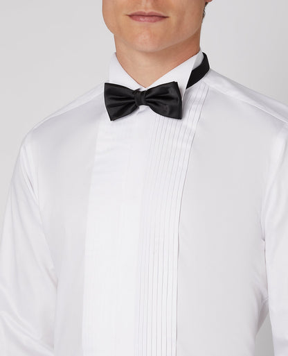 Man wearing a white Tapered Fit Cotton-Bend Shirt