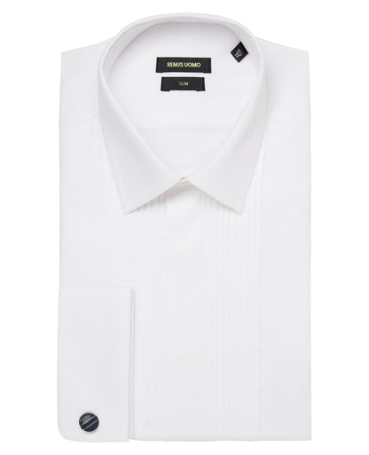 Man wearing a white Slim fit Cotton-Blend Shirt