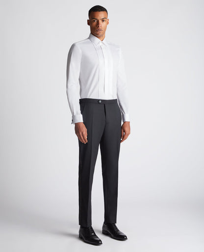 Man wearing a white Slim fit Cotton-Blend Shirt