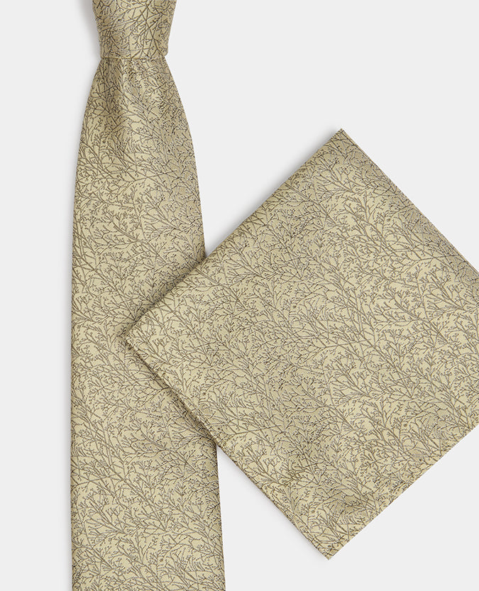 Man wearing a green Pattern Tie