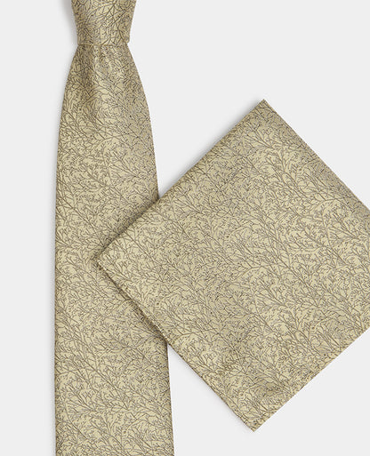 Man wearing a green Pattern Tie
