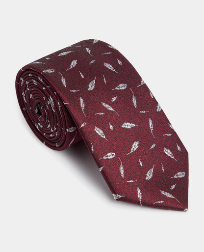 Man wearing a red Leaf Print Tie