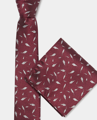 Man wearing a red Leaf Print Tie