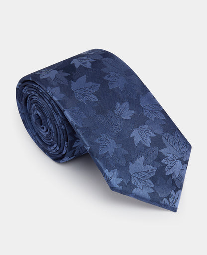 Man wearing a blue Leaf Cluster Print Tie