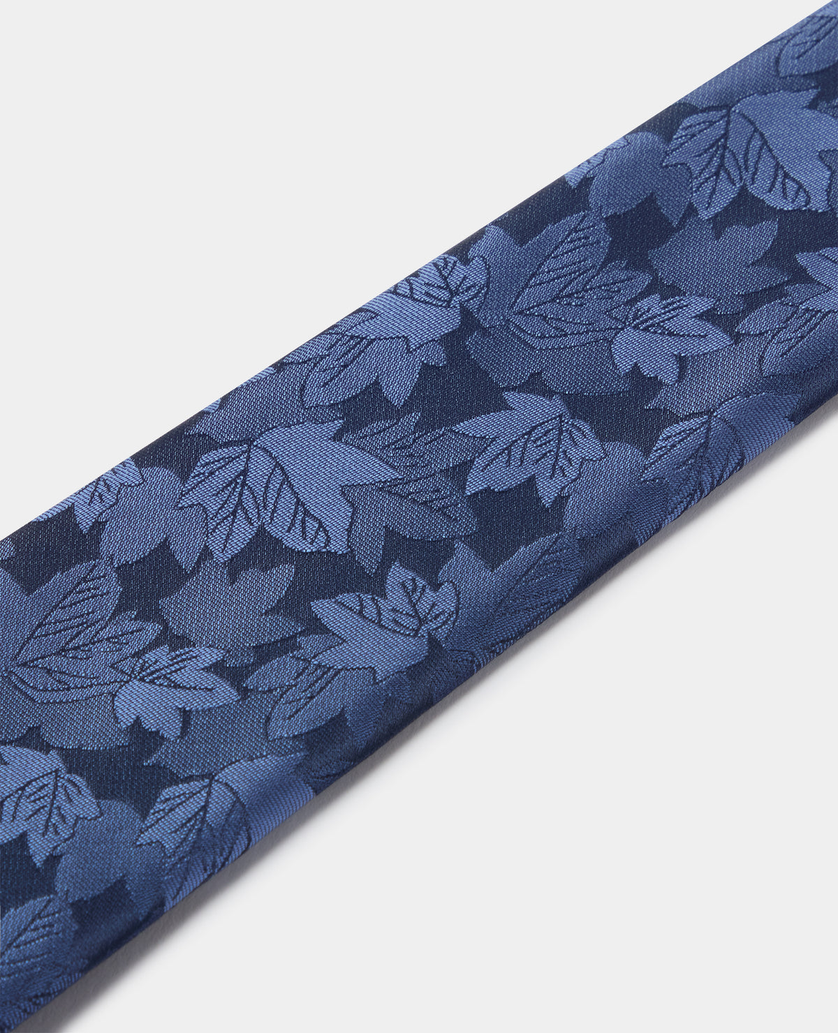 Man wearing a blue Leaf Cluster Print Tie