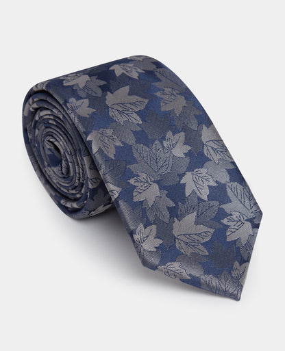 Man wearing a navy Leaf Cluster Print Tie