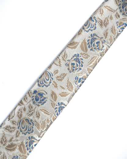 Man wearing a stone tie