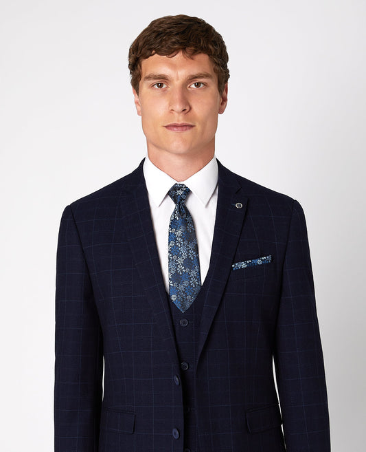 Man wearing a blue Tie