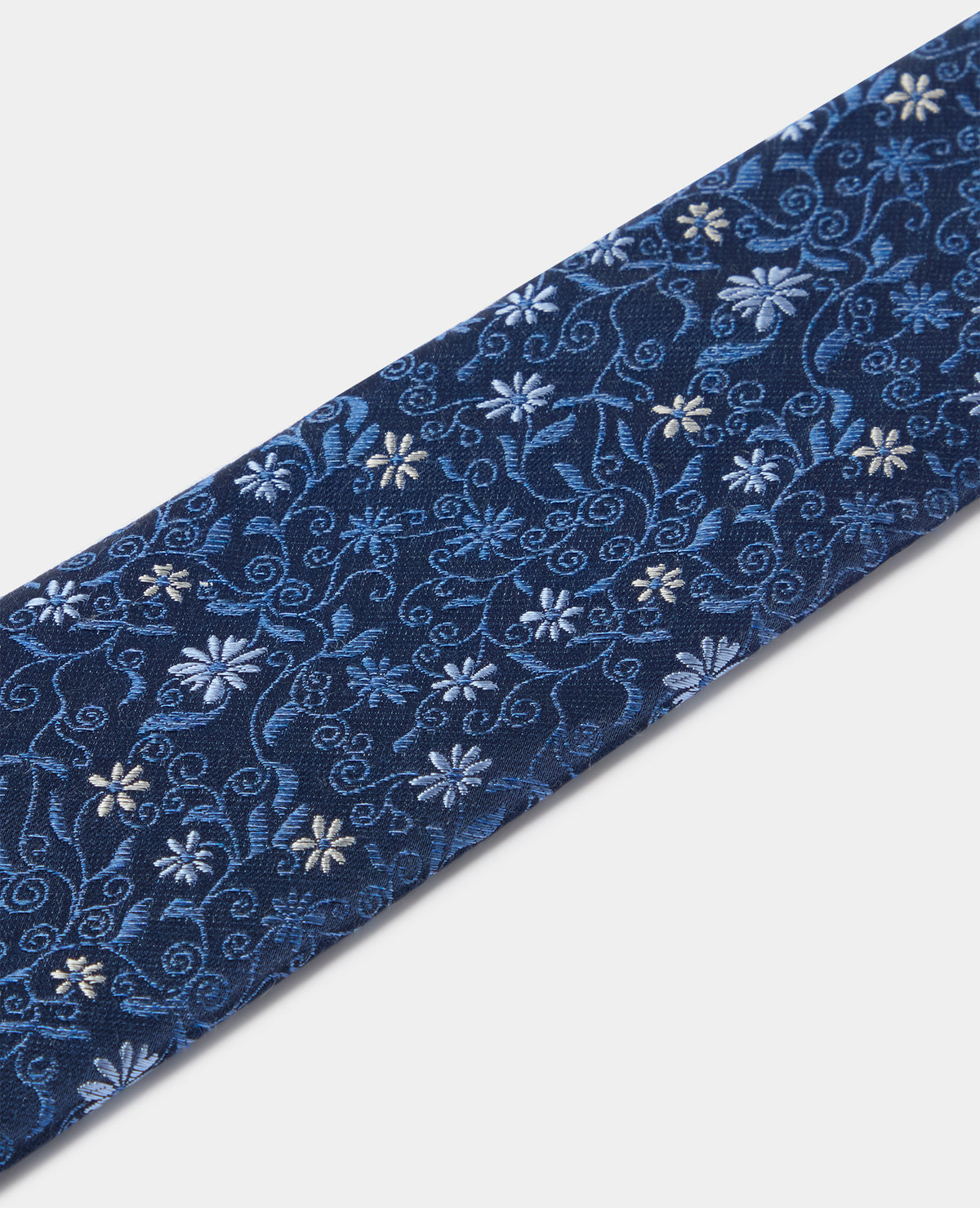 Man wearing a blue Silk-Blend Print Tie