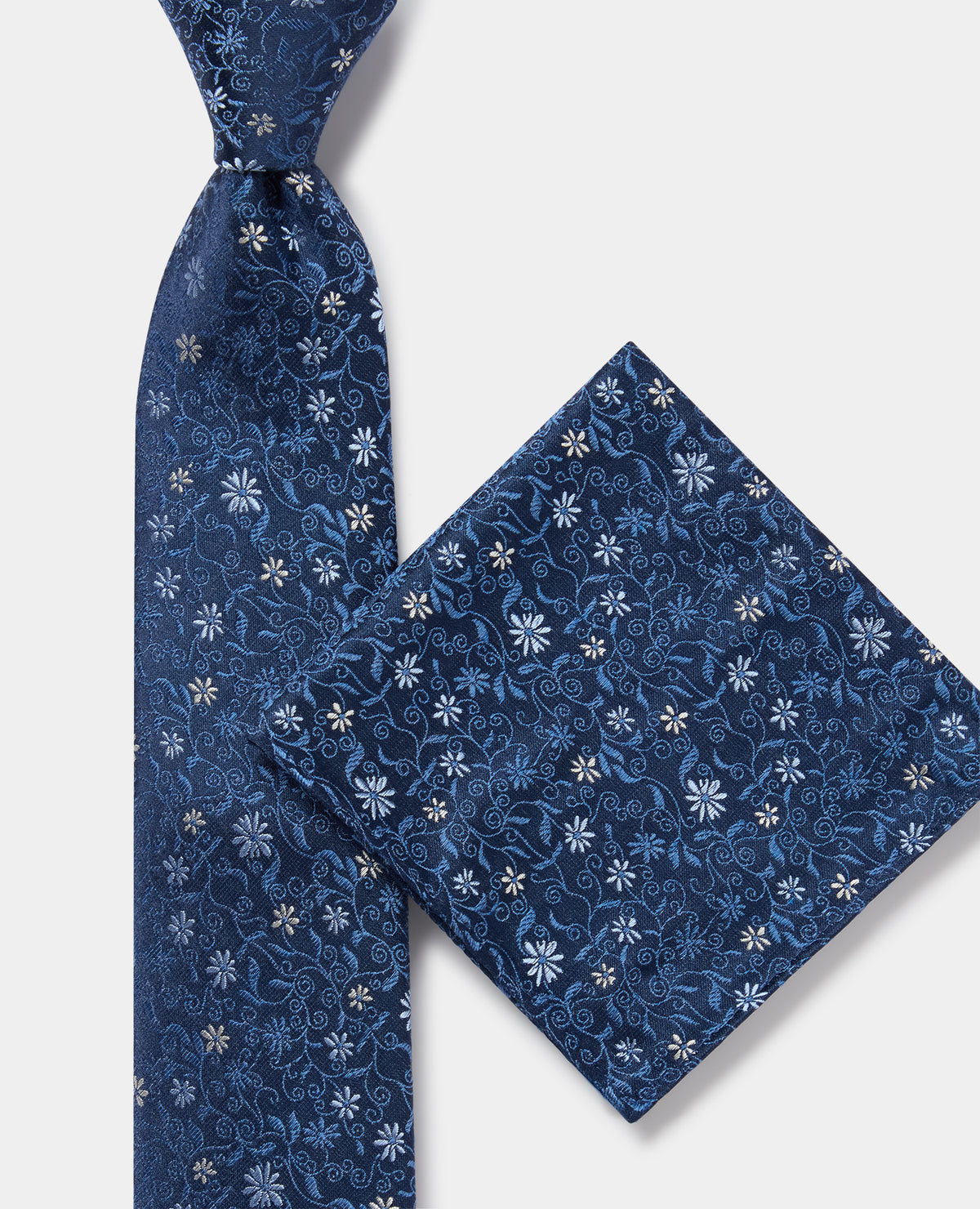 Man wearing a blue Silk-Blend Print Tie