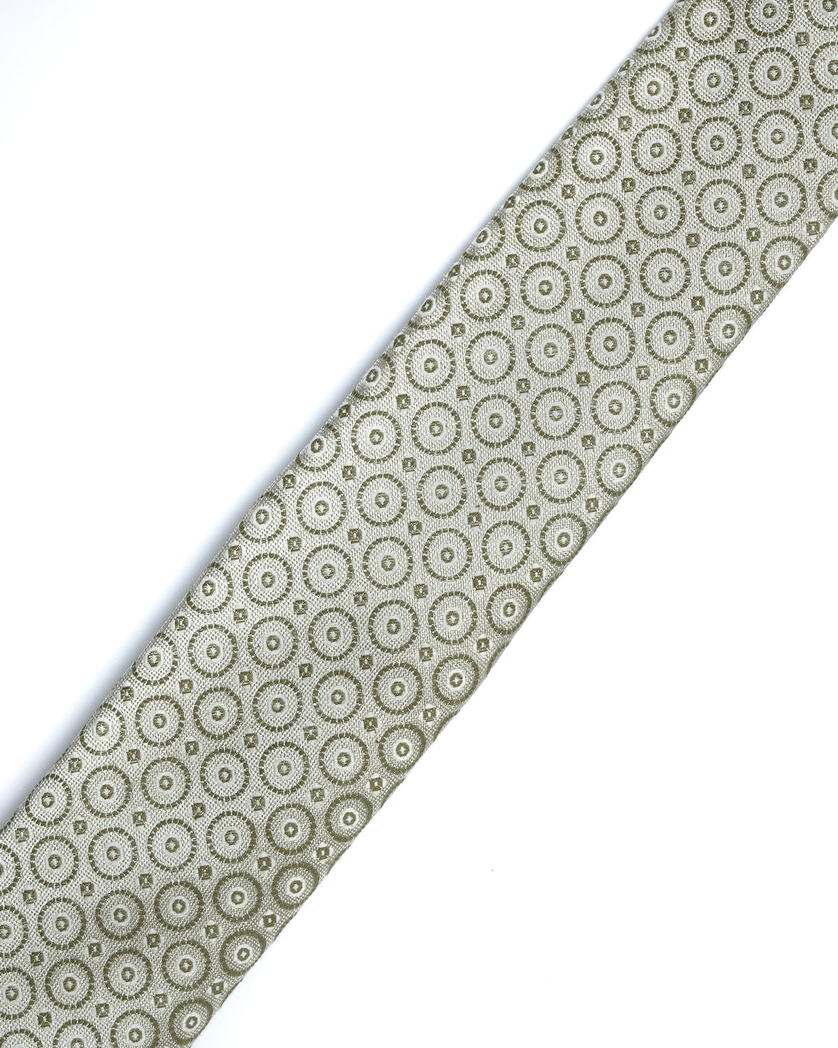 Man wearing a green tie