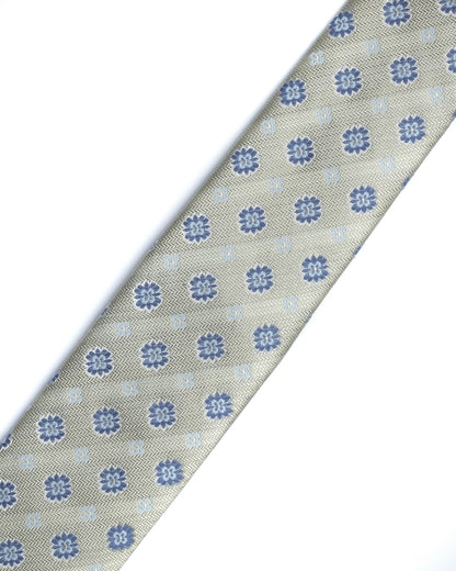 Man wearing a green tie
