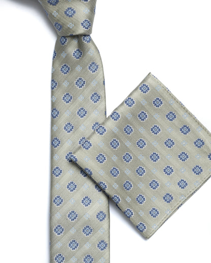 Man wearing a green tie