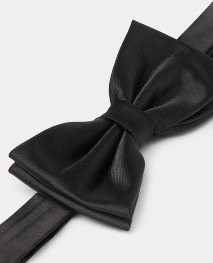 Man wearing a Black tie