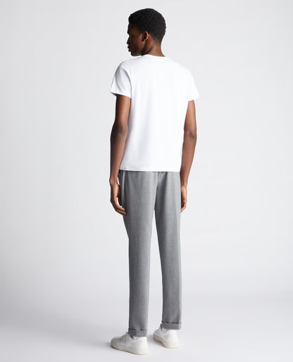 Man wearing a White t-shirt