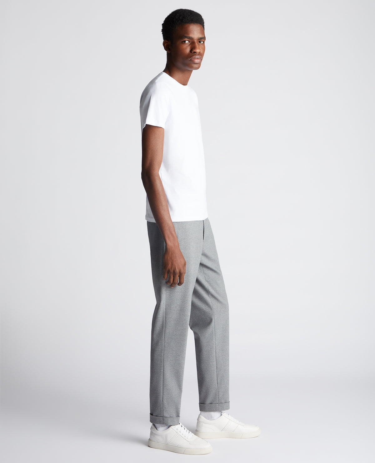 Man wearing a White t-shirt