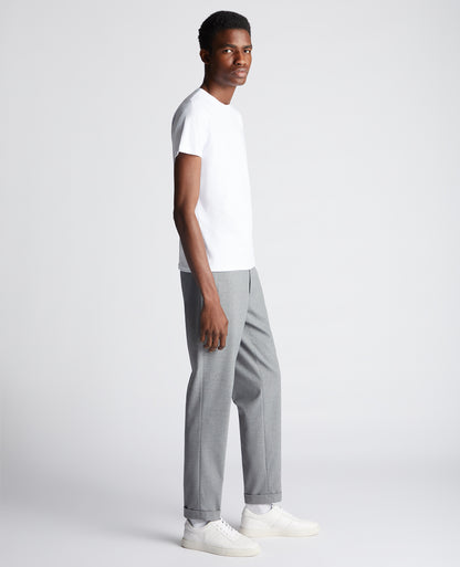 Man wearing a White t-shirt