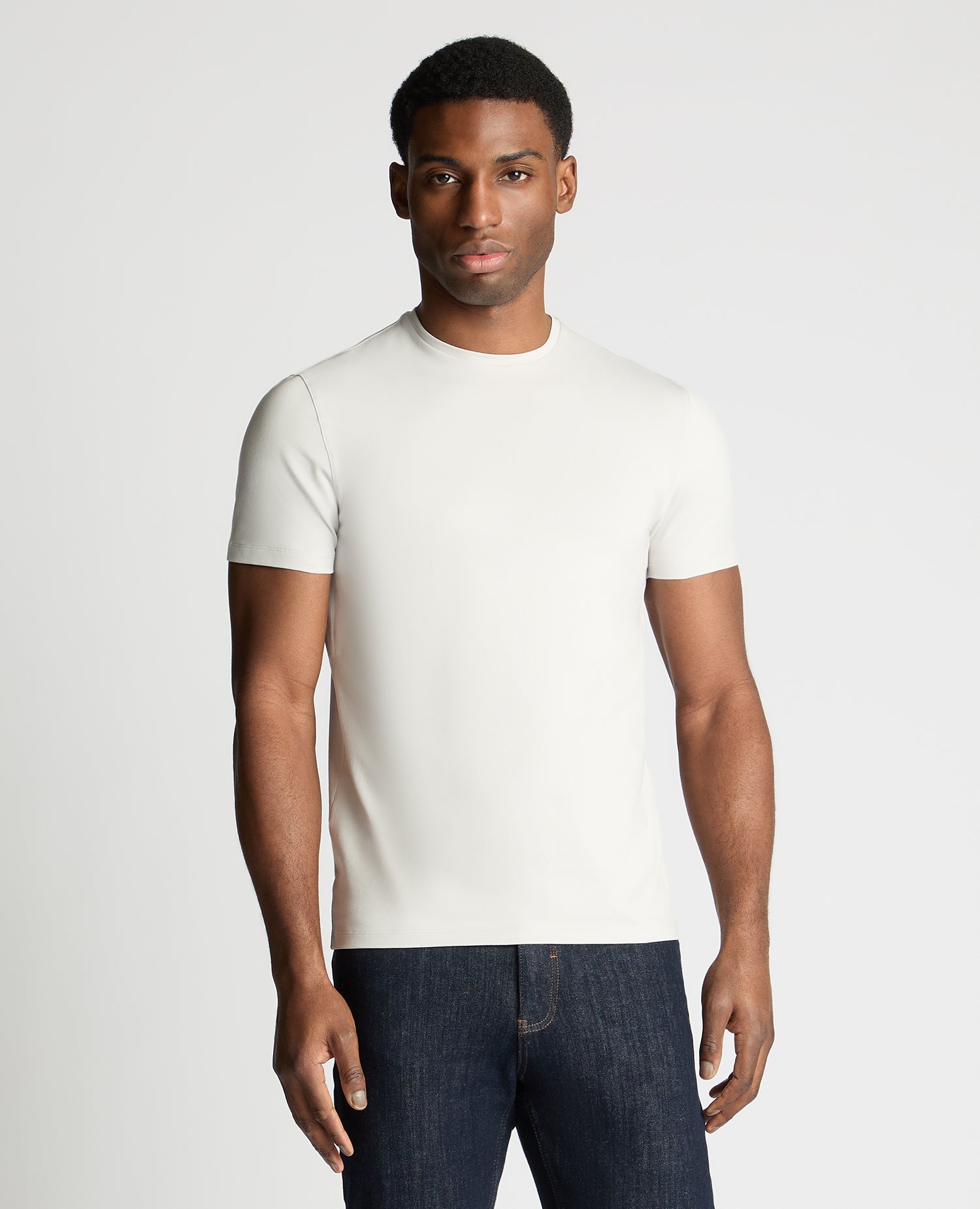 Man wearing a Grey t-shirt