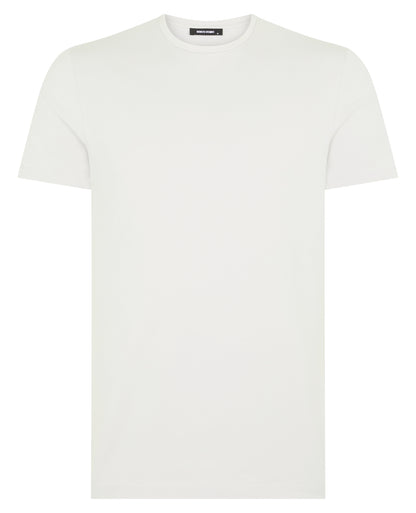 Man wearing a Grey t-shirt